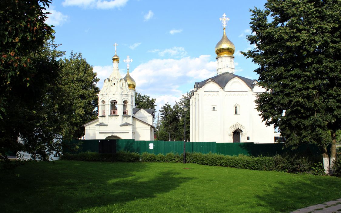 Храмовый комплекс. Церкви Введения во храм Пресвятой Богородицы и Параскевы Пятницы на Подоле, Сергиев Посад (Сергиево-Посадский городской округ, Московская область). фасады