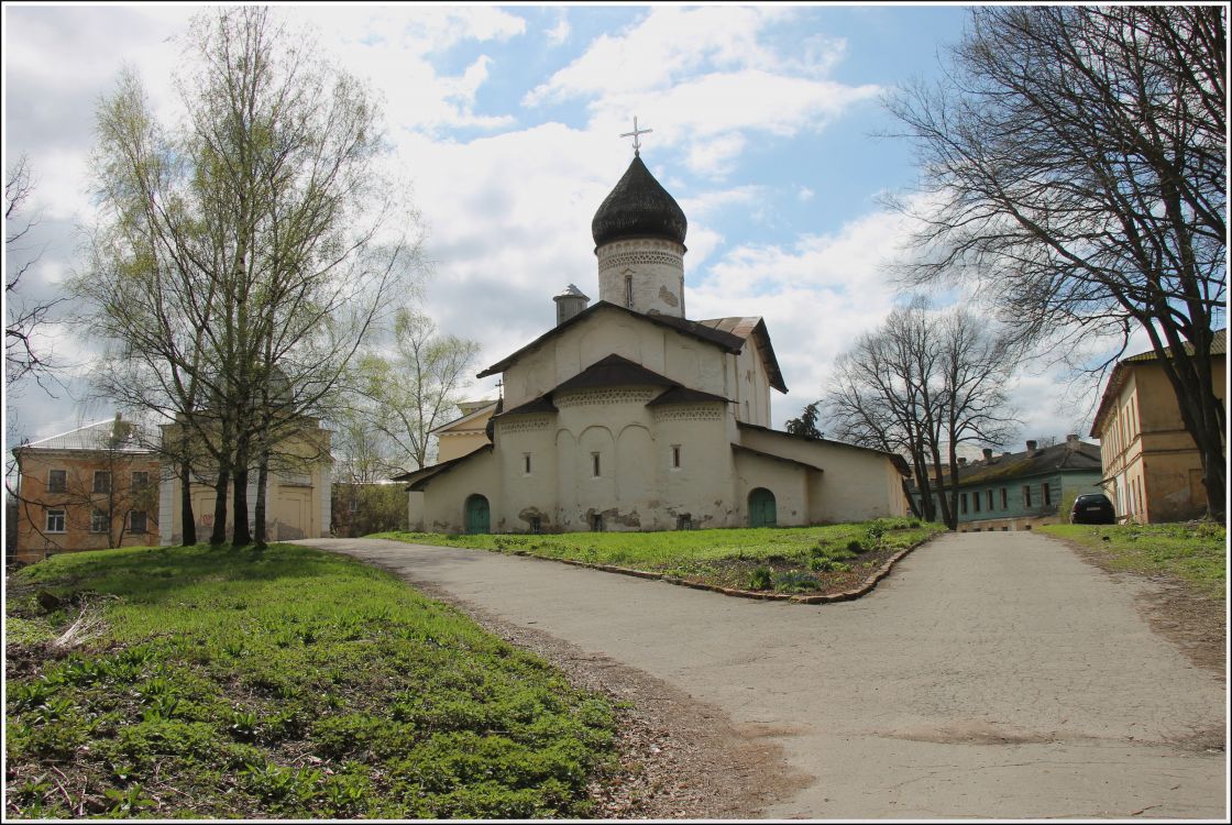 Псков. Старовознесенский монастырь. фасады