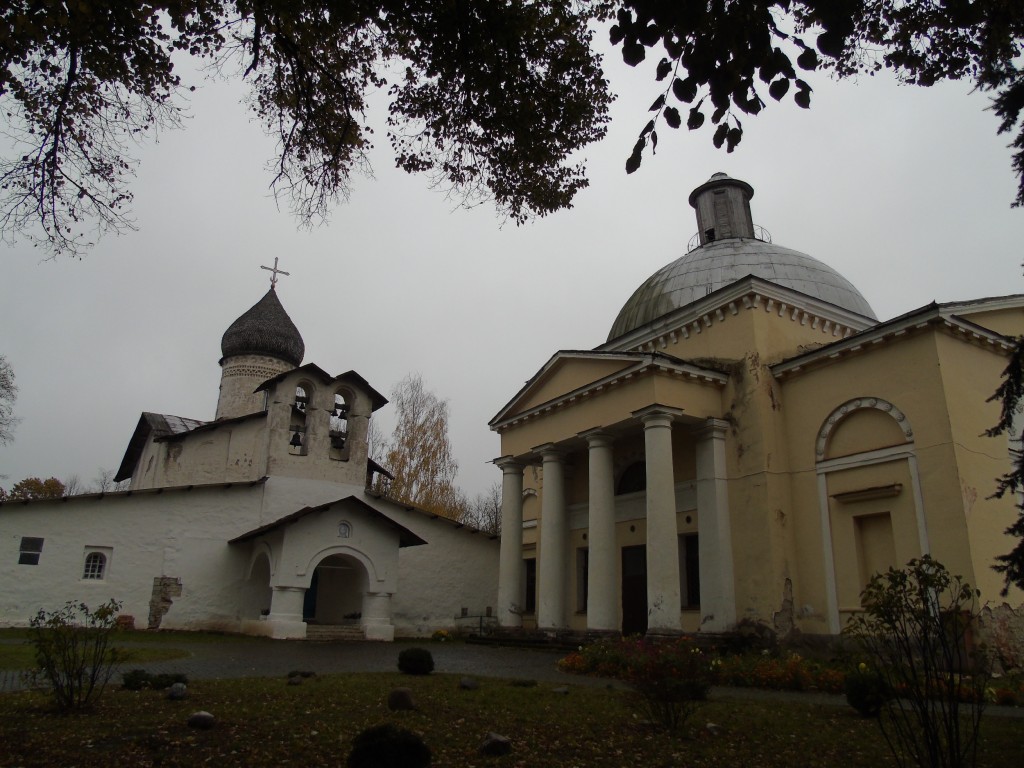 Псков. Старовознесенский монастырь. фасады