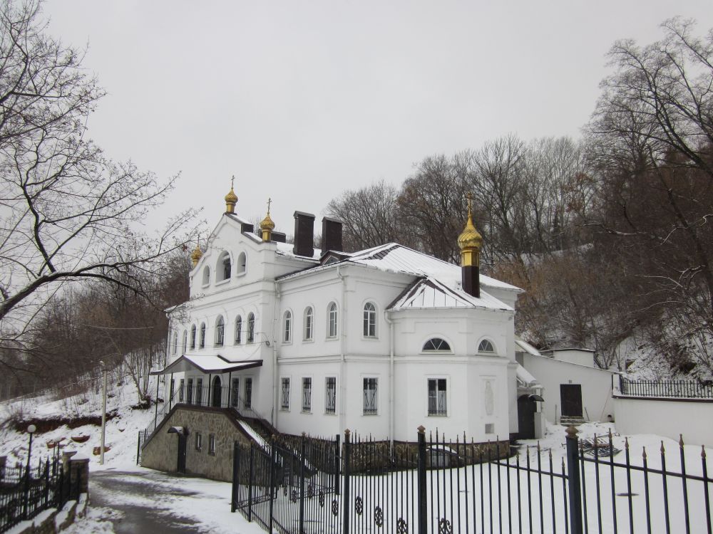 Успенский Липецкий монастырь. Домовая церковь Уара, епископа Липецкого в братском корпусе, Липецк (Липецк, город, Липецкая область). общий вид в ландшафте