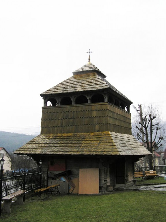 Церковь Параскевы Пятницы, Сколе (Стрыйский район, Украина, Львовская область). фасады