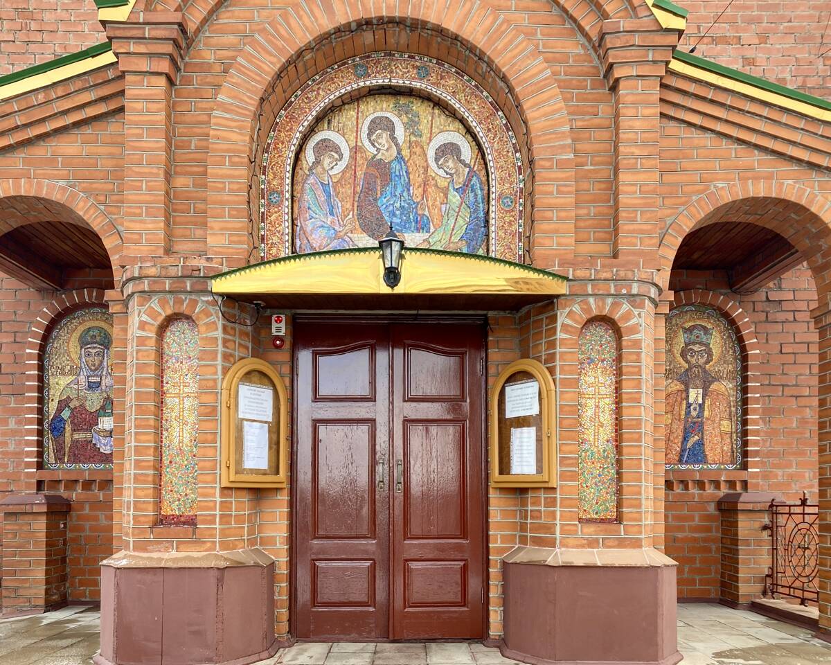 Церковь Троицы Живоначальной, Инской (Беловский район, Кемеровская область). архитектурные детали, Паперть