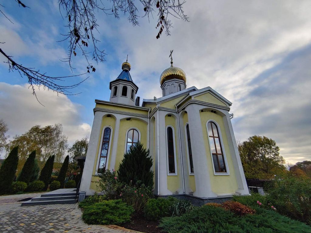 Церковь Успения Пресвятой Богородицы, Рубежное (Чугуевский район, Украина, Харьковская область). фасады