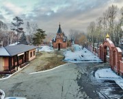 Церковь Пантелеимона Целителя, Слева церковная лавка, справа главные ворота<br>, Иркутск, Иркутск, город, Иркутская область