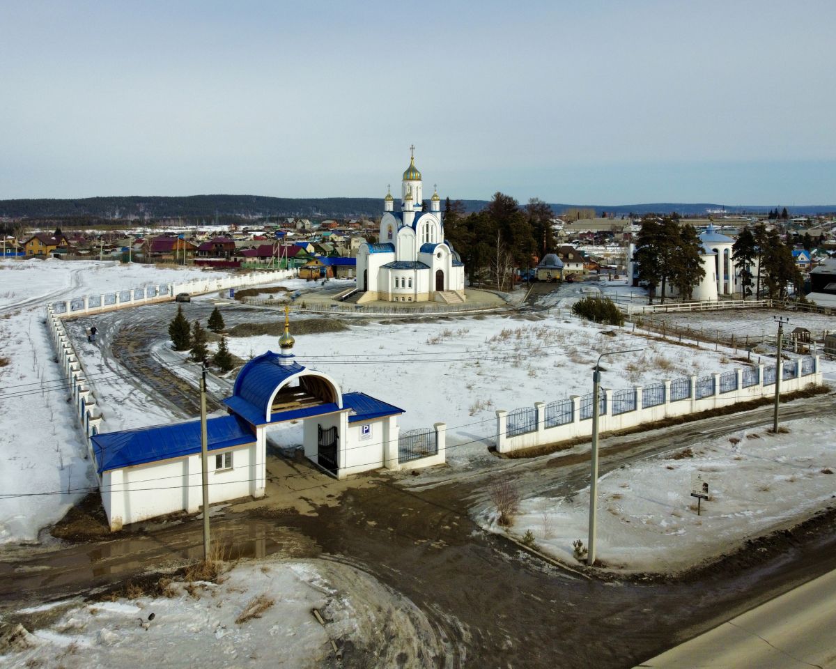 Церковь Покрова Пресвятой Богородицы, Пивовариха (Иркутский район, Иркутская область). дополнительная информация, Вся территория со въезда 