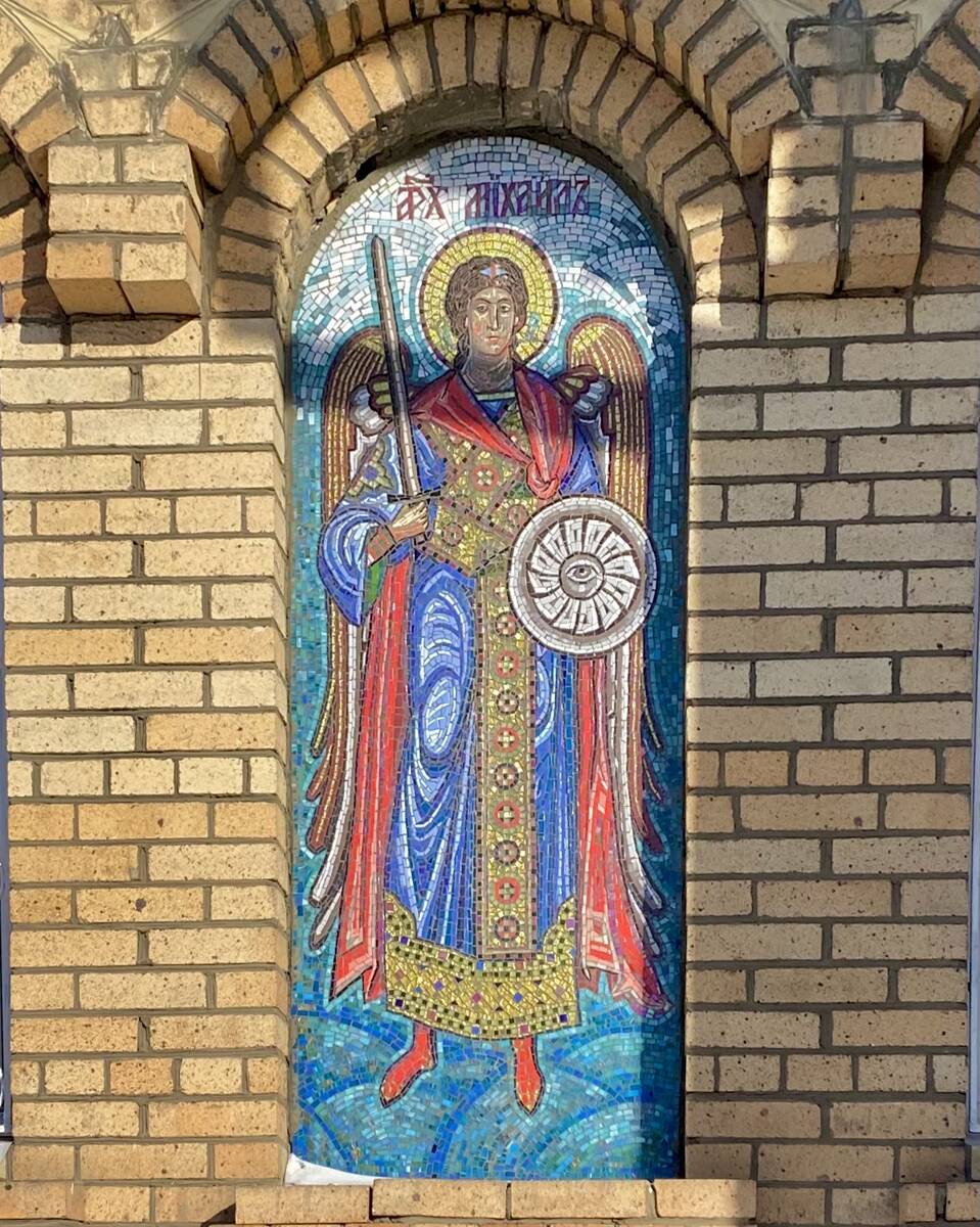 Церковь Вознесения Господня, Сосновка (Усольский район, Иркутская область). дополнительная информация, Мозаичное панно ва южном фасаде