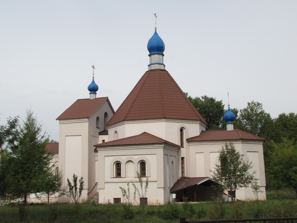 Усть-Ордынский. Церковь Троицы Живоначальной. общий вид в ландшафте