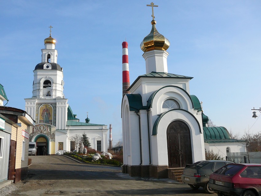 Часовня Мучеников младенцев Вифлеемских, Екатеринбург (Екатеринбург (МО город Екатеринбург), Свердловская область). общий вид в ландшафте