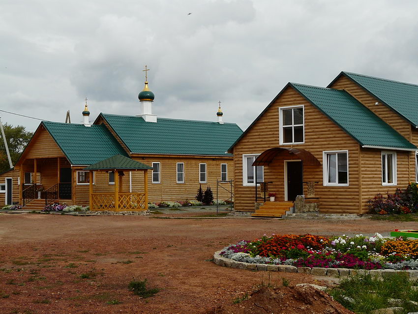 Старокамышинский. Церковь Петра и Февронии. фасады