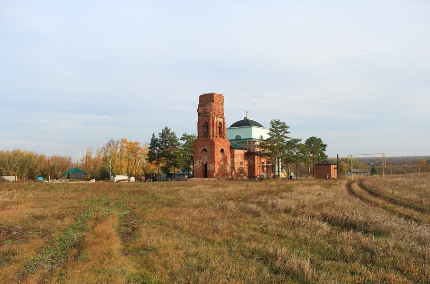 Красный Городок. Церковь Николая Чудотворца. общий вид в ландшафте