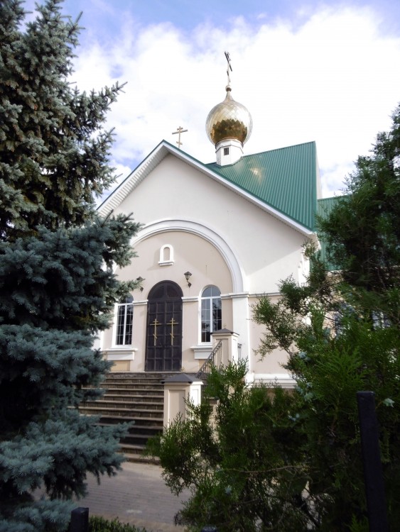 Церковь Кирилла и Мефодия, Рассвет (Аксайский район, Ростовская область). фасады, Фрагмент западного фасада храма с главными вратами