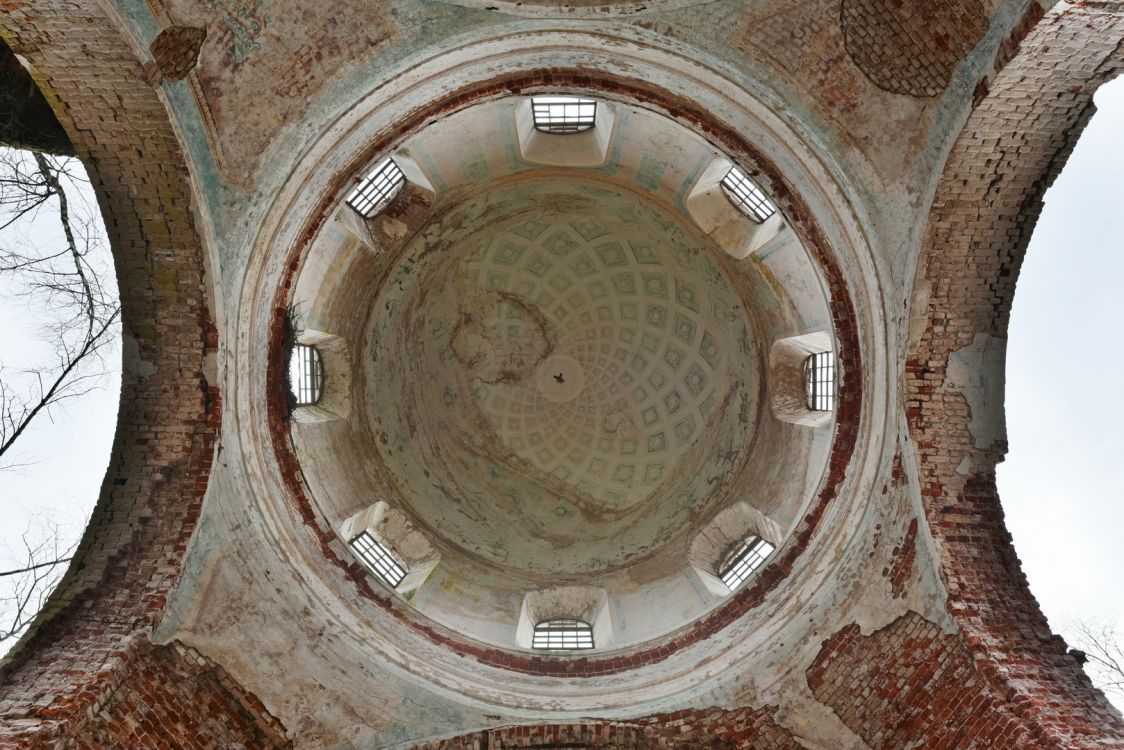 Церковь Троицы Живоначальной, Лесоклинье, урочище (Молоковский район, Тверская область). интерьер и убранство, Внутренний объем световой ротонды