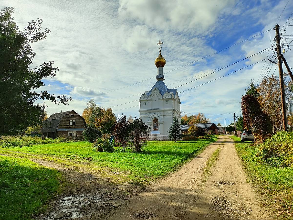 общий вид в ландшафте. Часовня Николая Чудотворца, Балаково (Калининский район, Тверская область)