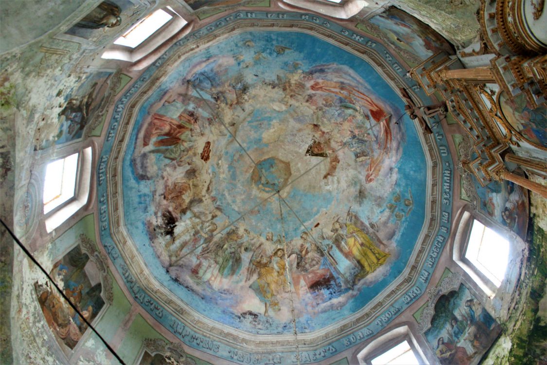 Церковь Спаса Всемилостивого, Славково (Кашинский городской округ, Тверская область). интерьер и убранство, Подкупольное пространство