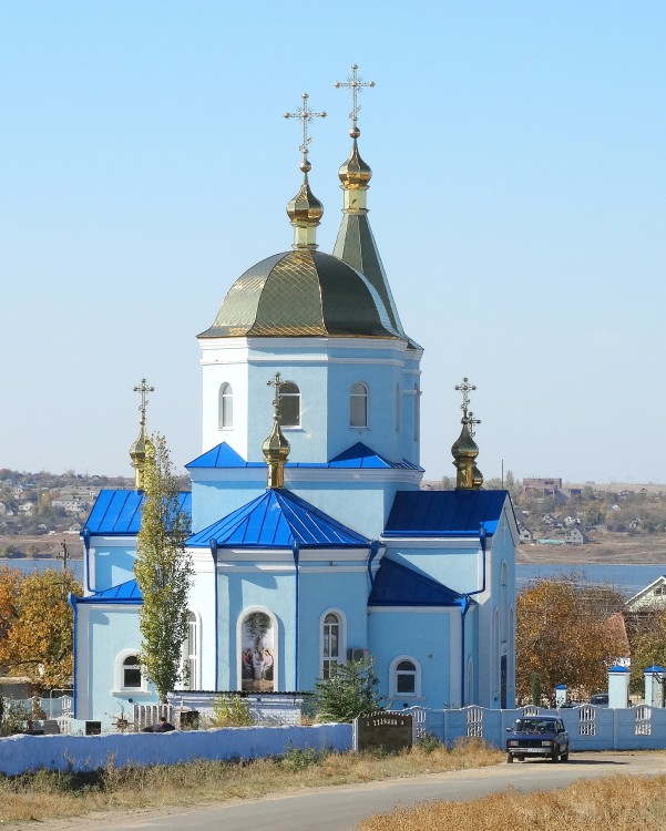 Баловное. Церковь Рождества Пресвятой Богородицы. общий вид в ландшафте