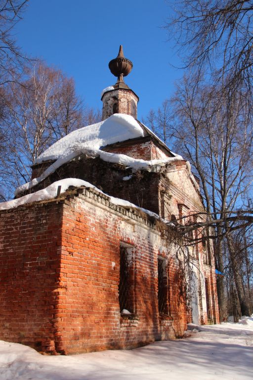 Церковь Николая Чудотворца, Малый Покров (Тутаевский район, Ярославская область). архитектурные детали, Юго-западный угол трапезной