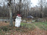 Часовенный столб, Вид на часовню и сень над источником.<br>, Наумово, Рыбно-Слободский район, Республика Татарстан