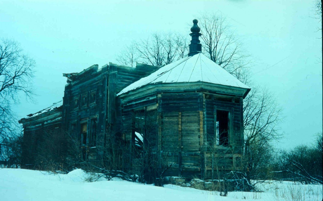 Церковь Казанской иконы Божией Матери, Локотцы (Лихославльский район, Тверская область). фасады, 1992 здесь раньше была и деревянная церковь