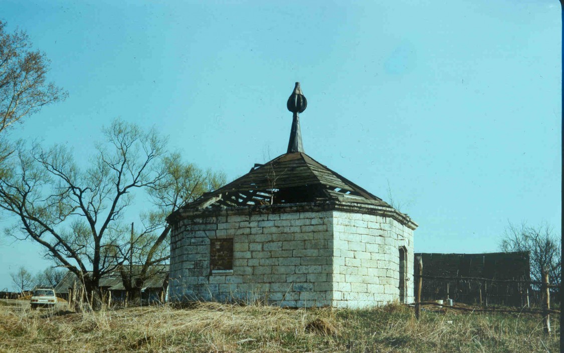 Часовня Рождества Христова, Колесово (Старицкий район, Тверская область). фасады, 1994