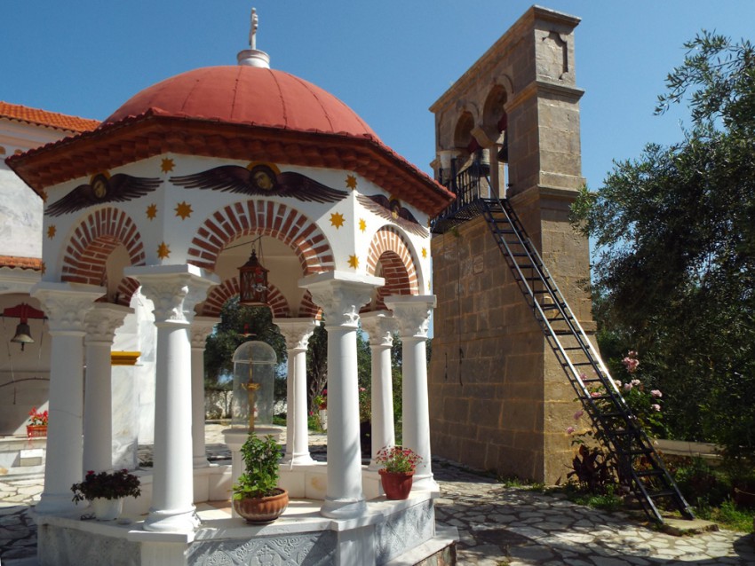 Монастырь Пантократор, Камарела (Ионические острова (Ιονίων Νήσων), Греция). фасады