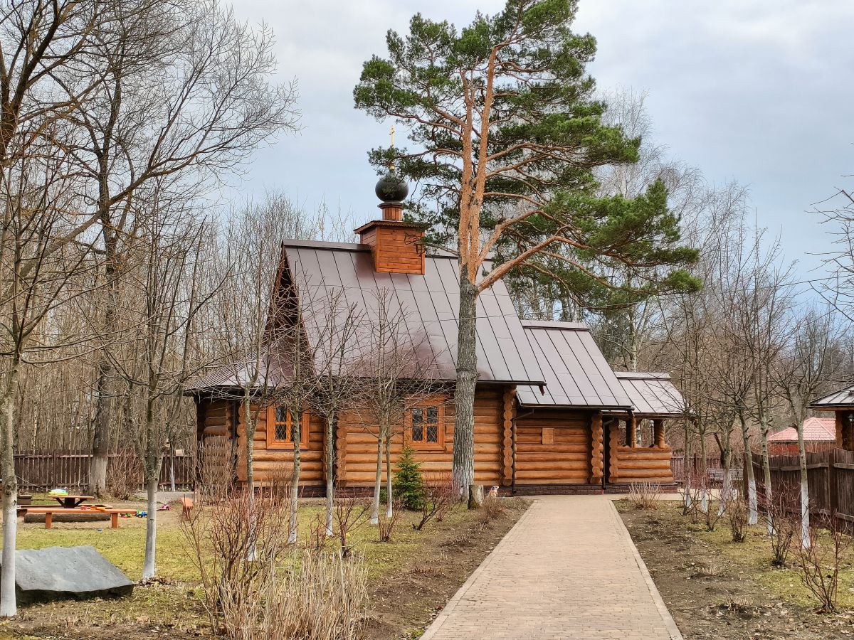 Церковь Петра и Февронии, Захарово (Одинцовский городской округ и ЗАТО Власиха, Краснознаменск, Московская область). общий вид в ландшафте