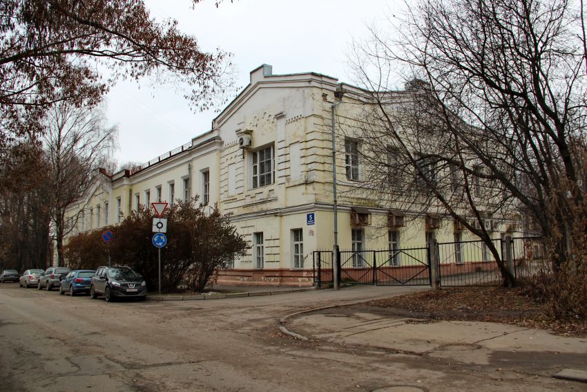 Домовая церковь Александра Невского при бывшем Реальном училище, Череповец (Череповец, город, Вологодская область). общий вид в ландшафте