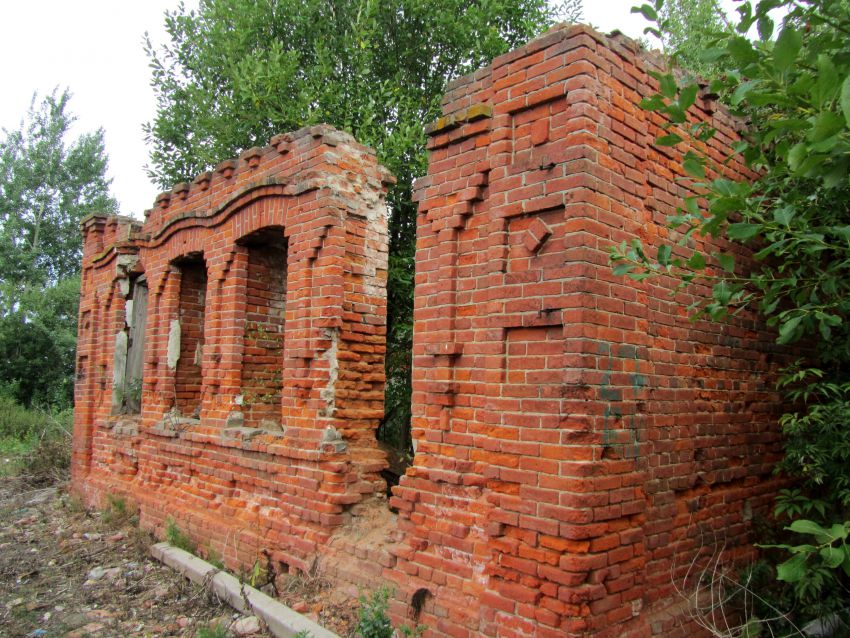 Рюховское. Церковь Троицы Живоначальной. фасады, остатки колокольни(?)