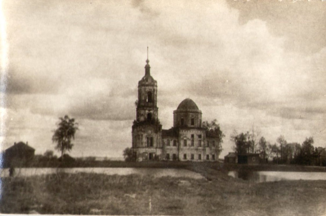 Рюховское. Церковь Троицы Живоначальной. архивная фотография