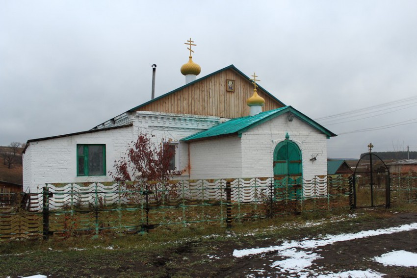 Церковь Троицы Живоначальной (новая), Жемковка (Сызранский район, Самарская область). общий вид в ландшафте