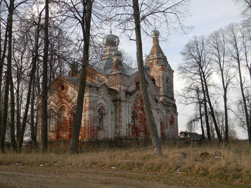 Домовицы. Церковь Троицы Живоначальной. фасады