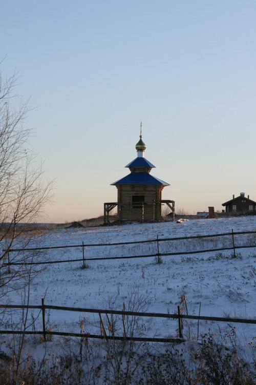 Ыбский Серафимовский женский монастырь. Неизвестная часовня, Ыб (Сыктывдинский район, Республика Коми). общий вид в ландшафте
