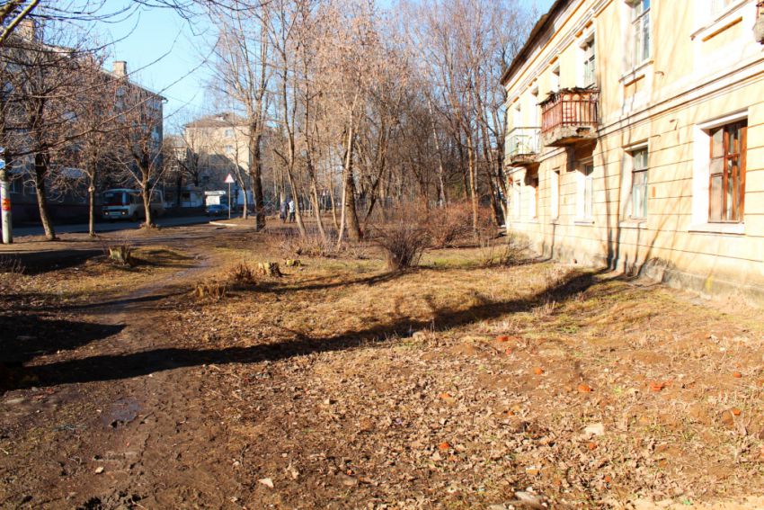 Церковь Алексия, митрополита Московского, в Ямской слободе, Калуга (Калуга, город, Калужская область). общий вид в ландшафте, Вид с востока. На месте палисадника располагалась Алексиевская церковь.