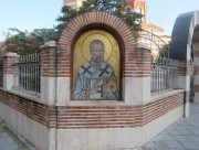 Церковь Николая Чудотворца (греческая), Мозаичная храмовая икона в ограде церкви<br>, Батуми, Аджария, Грузия