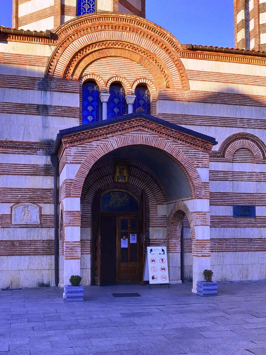 Церковь Николая Чудотворца (греческая), Батуми (Аджария, Грузия). архитектурные детали, Главная входная группа в южной стене
