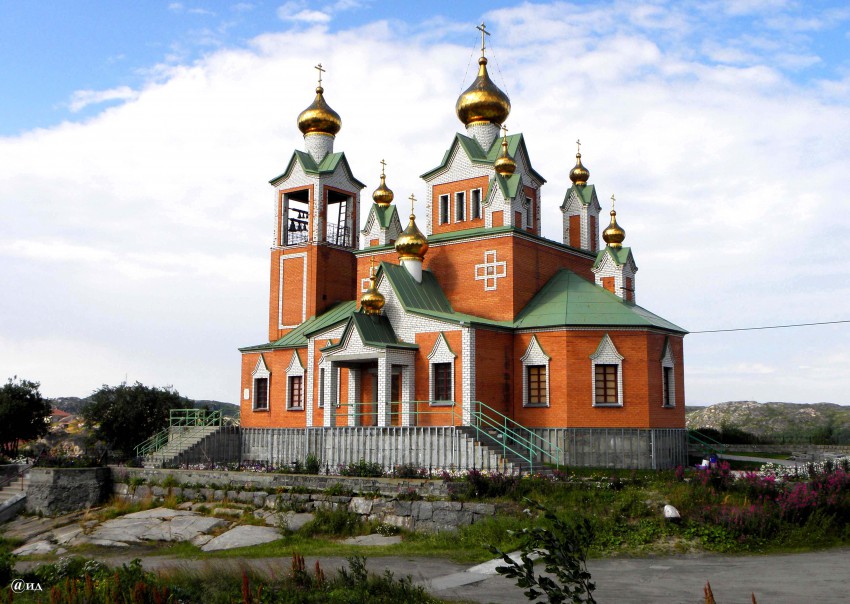 Полярный. Церковь Николая Чудотворца. общий вид в ландшафте