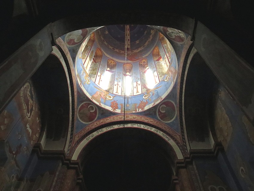 Тбилиси. Церковь Святого Креста. интерьер и убранство