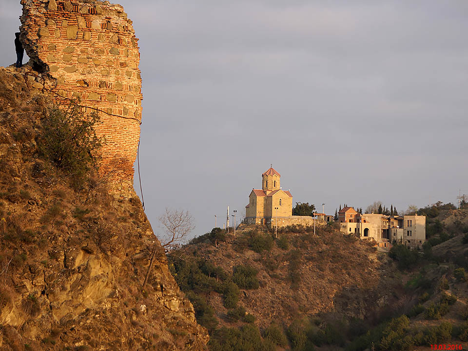 Тбилиси. Преображенский мужской монастырь. общий вид в ландшафте
