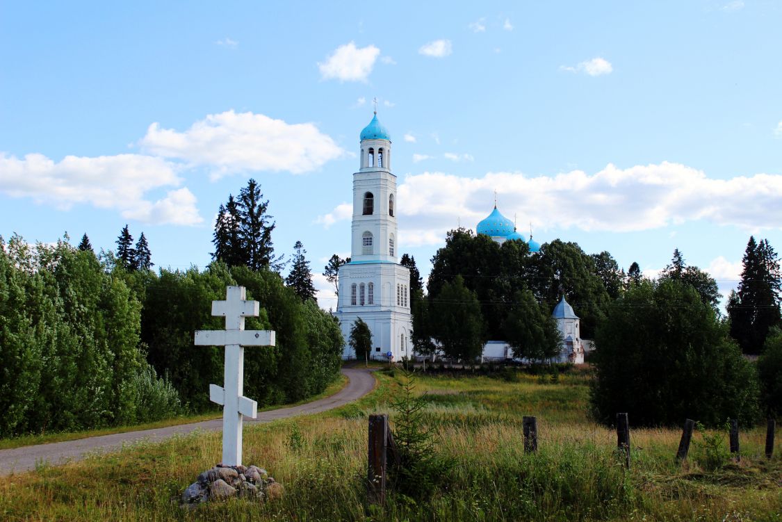 Покровский Авраамиево-Городецкий монастырь. Колокольня, Ножкино (Чухломский район, Костромская область). общий вид в ландшафте