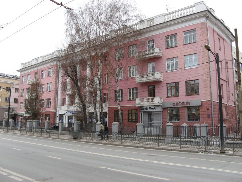Церковь Грузинской иконы Божией Матери, Вахитовский район (Казань, город, Республика Татарстан). дополнительная информация, Жилой дом № 44 по ул.К.Маркса  построен на месте Грузинской церкви 