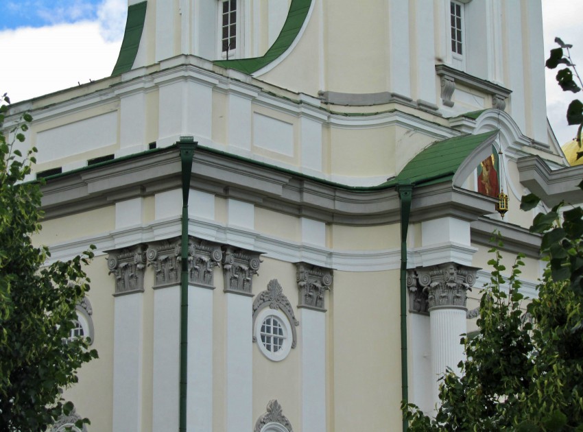 Успенская Почаевская Лавра. Колокольня, Почаев (Кременецкий район, Украина, Тернопольская область). архитектурные детали, карниз нижнего яруса колокольни, вид с юго-запада