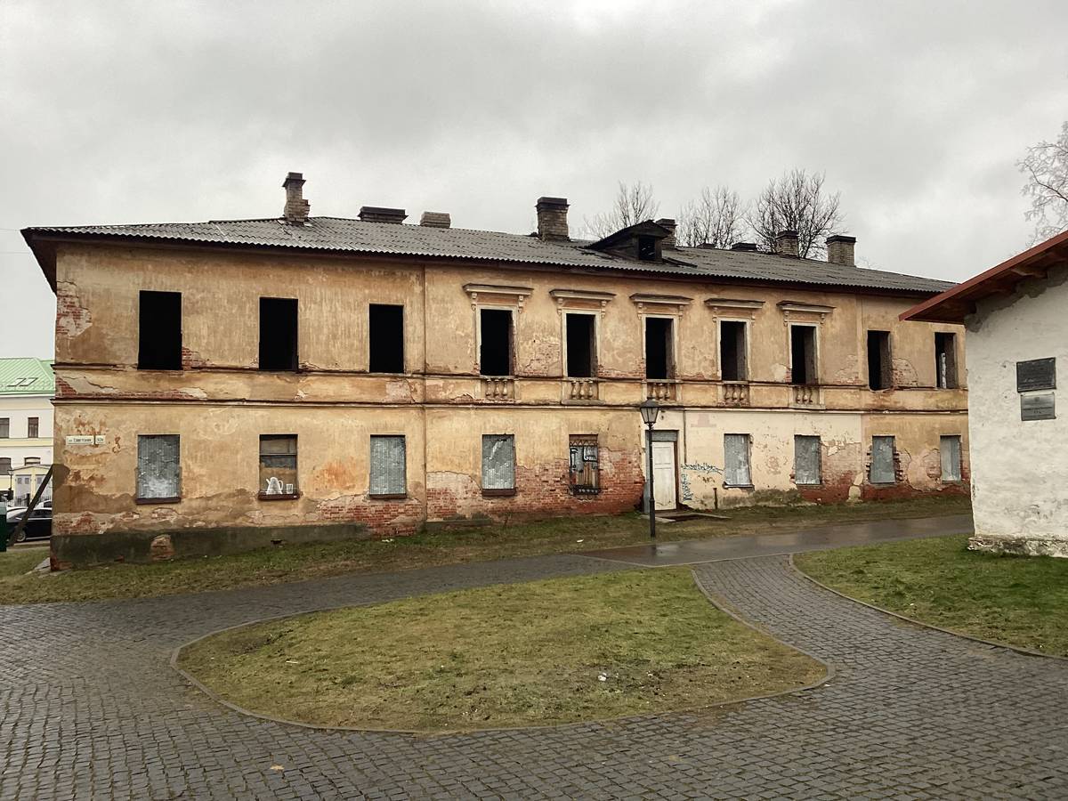 Вид с юга, фасады. Старовознесенский монастырь. Церковь Тихвинской иконы Божией Матери в Доме настоятельницы, Псков (Псков, город, Псковская область)