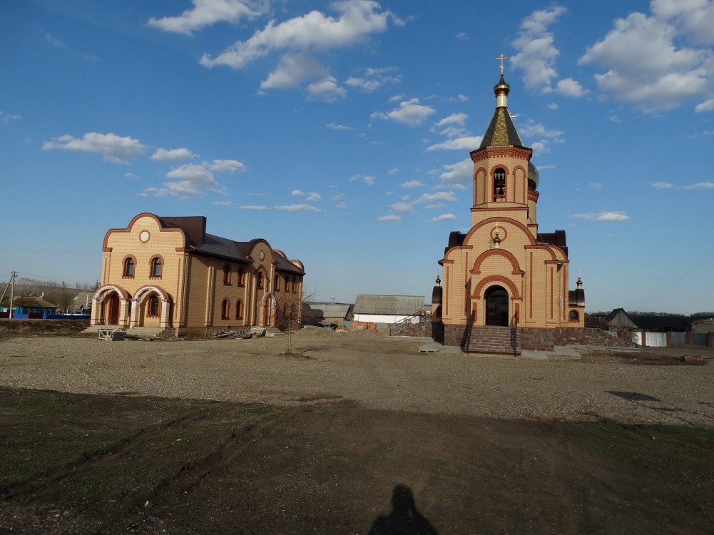 Церковь Казанской иконы Божией Матери, Семёно-Петровское (Кугарчинский район, Республика Башкортостан). общий вид в ландшафте
