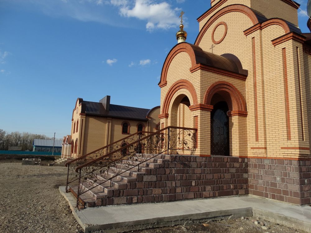 Церковь Казанской иконы Божией Матери, Семёно-Петровское (Кугарчинский район, Республика Башкортостан). архитектурные детали, Крыльцо и вход в храм.