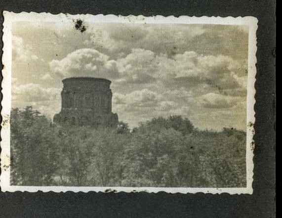 Церковь Христа Спасителя в Борках, Велетень (Спасов Скит) (Чугуевский район, Украина, Харьковская область). архивная фотография, Фото около 1942 г. Редкий ракурс с утраченным куполом.  Из итальянского архива