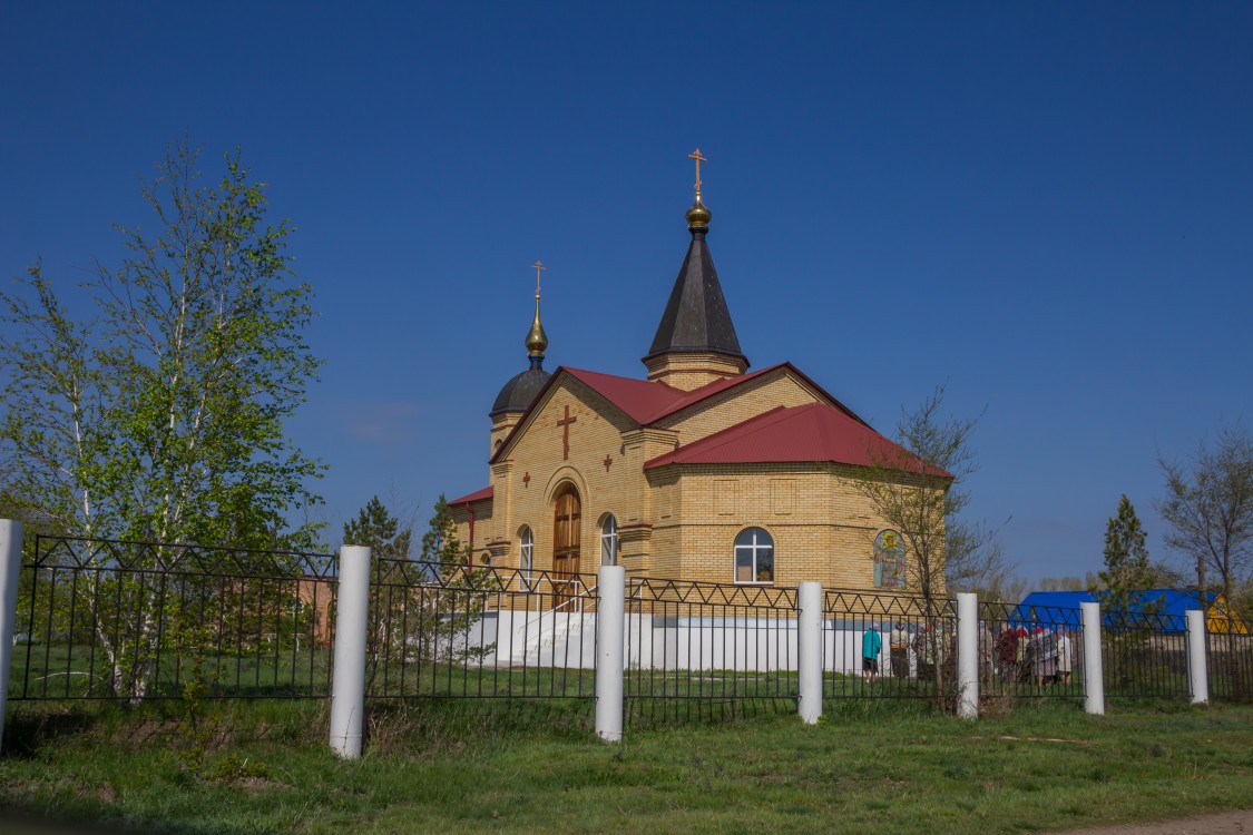 Церковь Димитрия Солунского, Беляевка (Беляевский район, Оренбургская область). фасады, Вид с востока