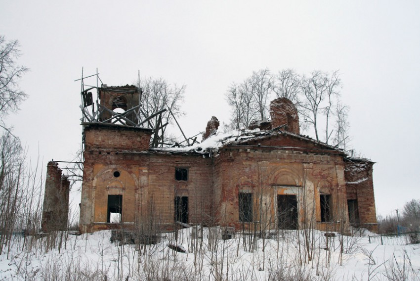 Щир. Церковь Воскресения Христова. общий вид в ландшафте