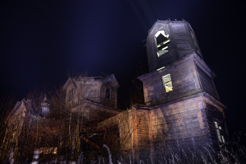 Большое Никольское. Церковь Усекновения главы Иоанна Предтечи. фасады, фото в темное время суток