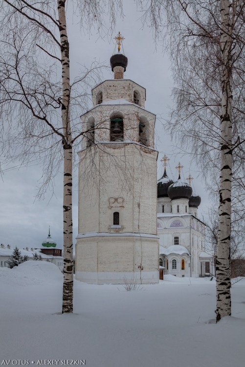 Вятка (Киров). Успения Пресвятой Богородицы Трифонов монастырь. Колокольня. фасады