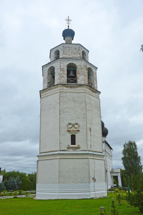 Вятка (Киров). Успения Пресвятой Богородицы Трифонов монастырь. Колокольня. фасады