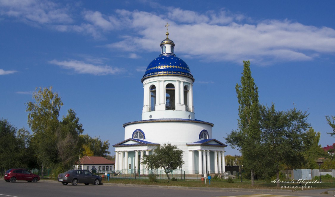 Бондари. Церковь Троицы Живоначальной. общий вид в ландшафте